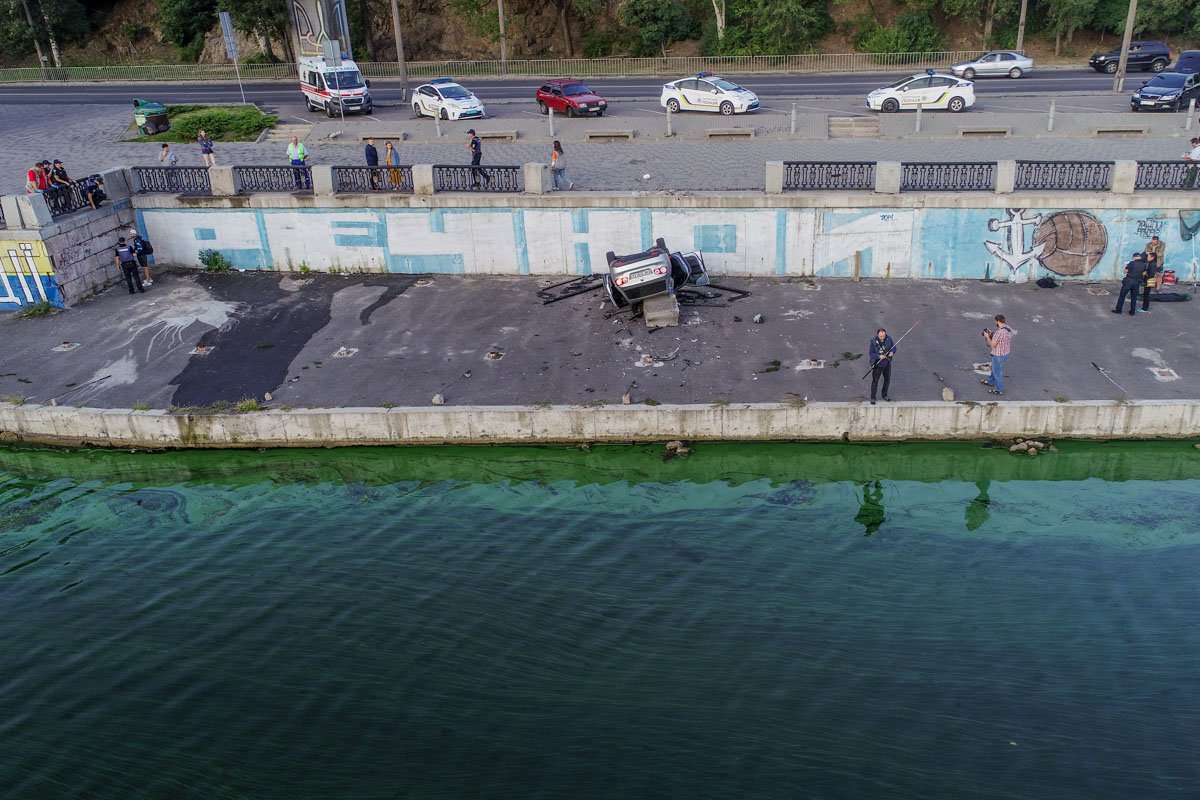 Известно, что автомобиль ехал по Сичеславской Набережной в сторону центра