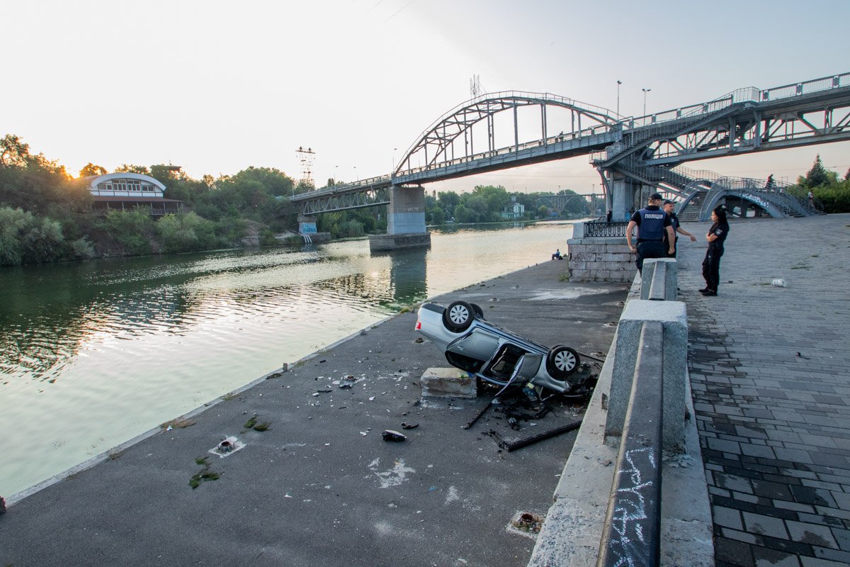 На месте работают правоохранители