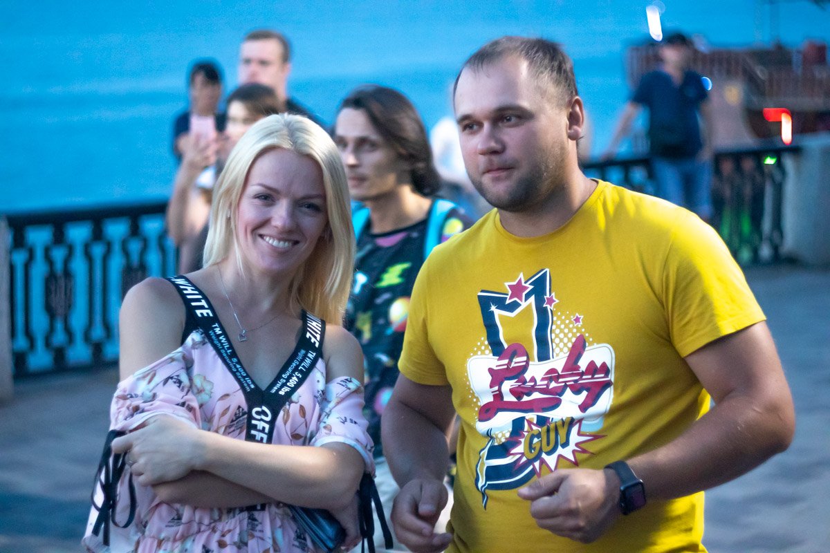 Люди счастливы и довольны Люди счастливы и довольны