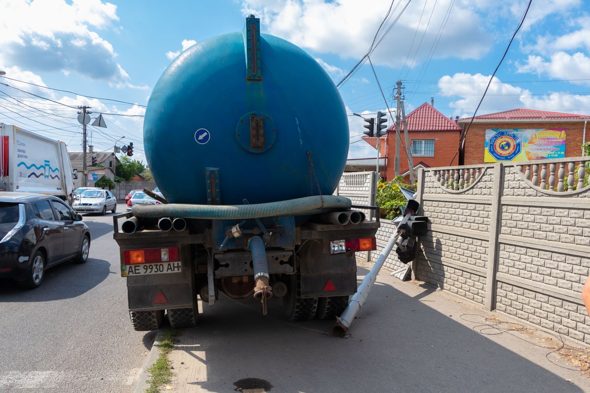 Водитель грузовика сказал, что у него сорвало сцепление