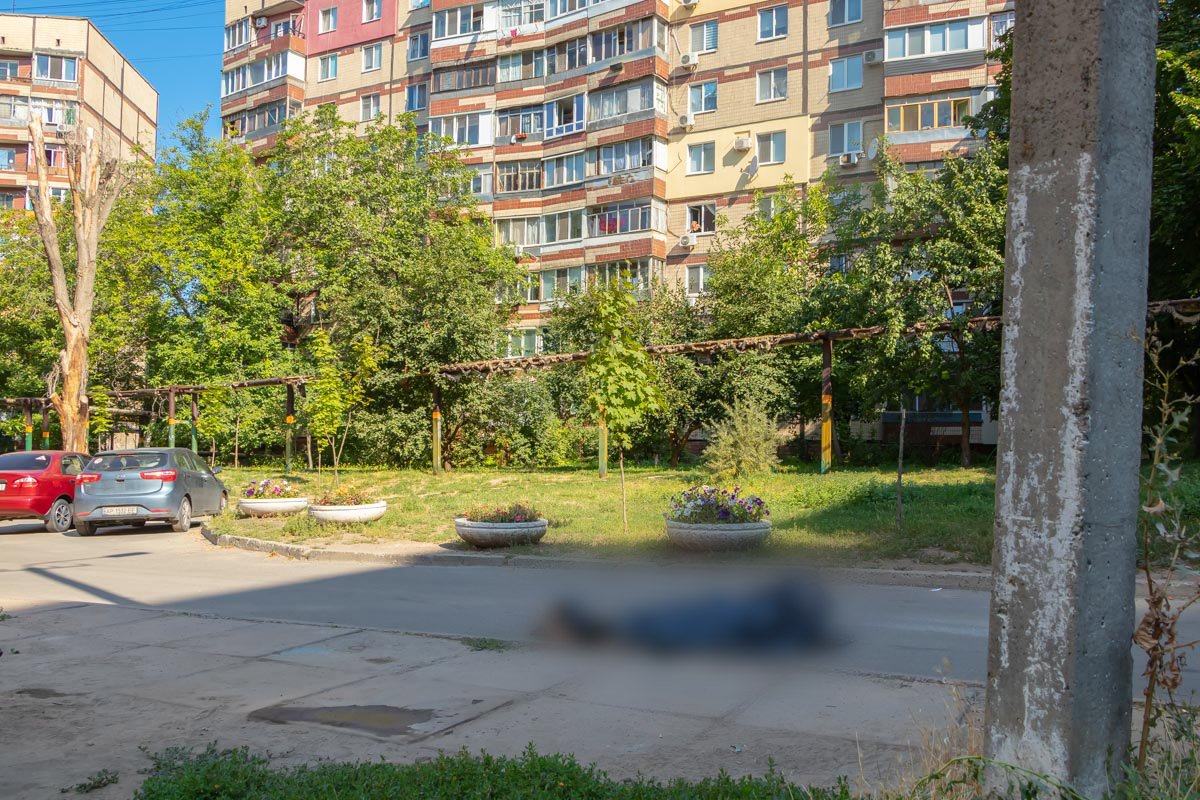 К сожалению, спасти женщину не удалось - смерть наступила мгновенно