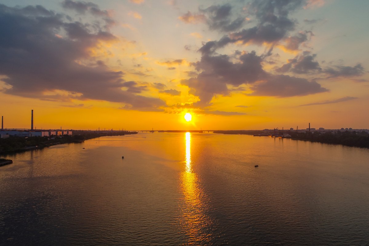 Апельсиновое солнце утопает в облаках Апельсиновое солнце утопает в облаках