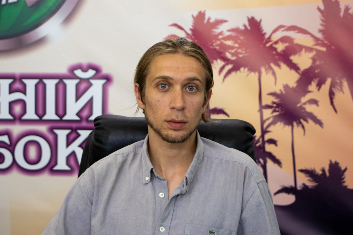 Автор и актер команды "Инородный театр абсурда "Воробушек" Вячеслав Кедр