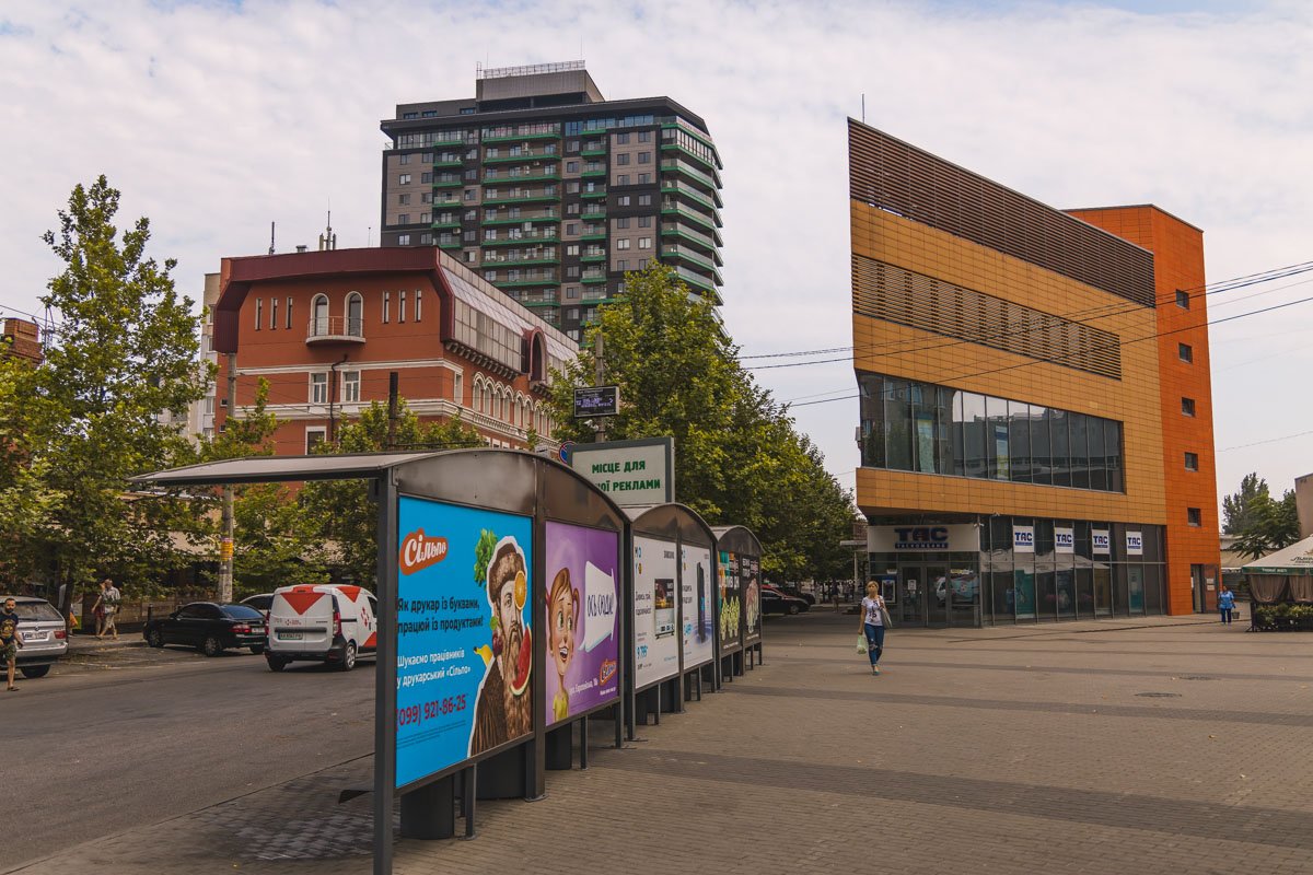 Только Днепр органично сочетает старые здания и глянцевые новостройки 