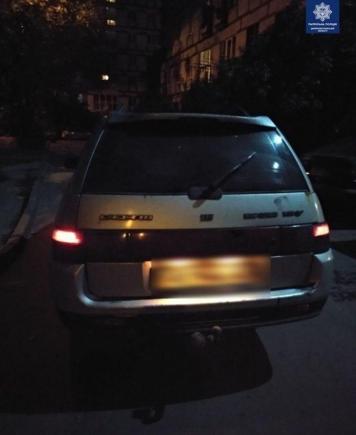 Благодаря тому, что женщина запомнила марку автомобиля и номерной знак, нарушителя удалось задержать