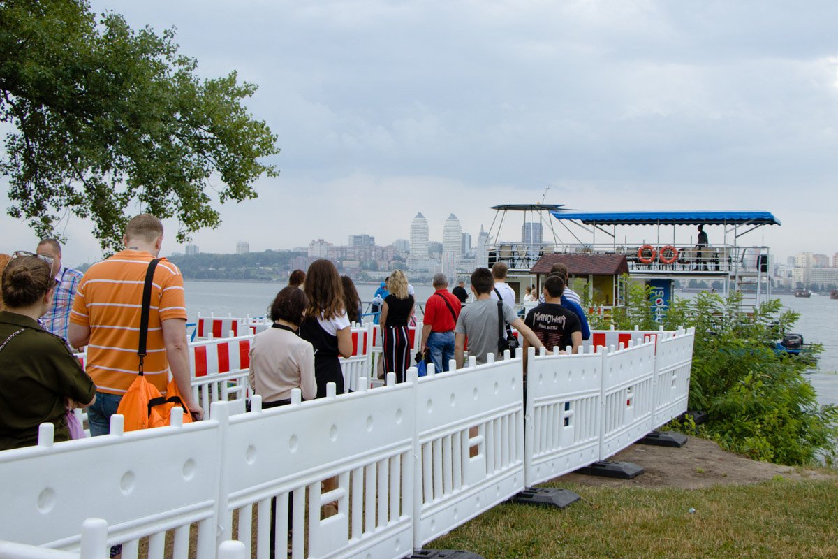 Ежедневно речное такси перевозит более 5 тысяч человек Ежедневно речное такси перевозит более 5 тысяч человек