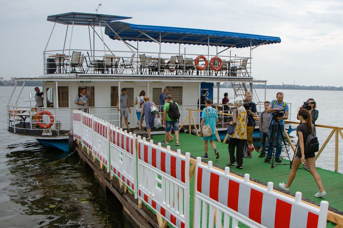 Катера курсируют причала на жилмассиве Солнечный к причалу на Сичеславской Набережной Катера курсируют причала на жилмассиве Солнечный к причалу на Сичеславской Набережной