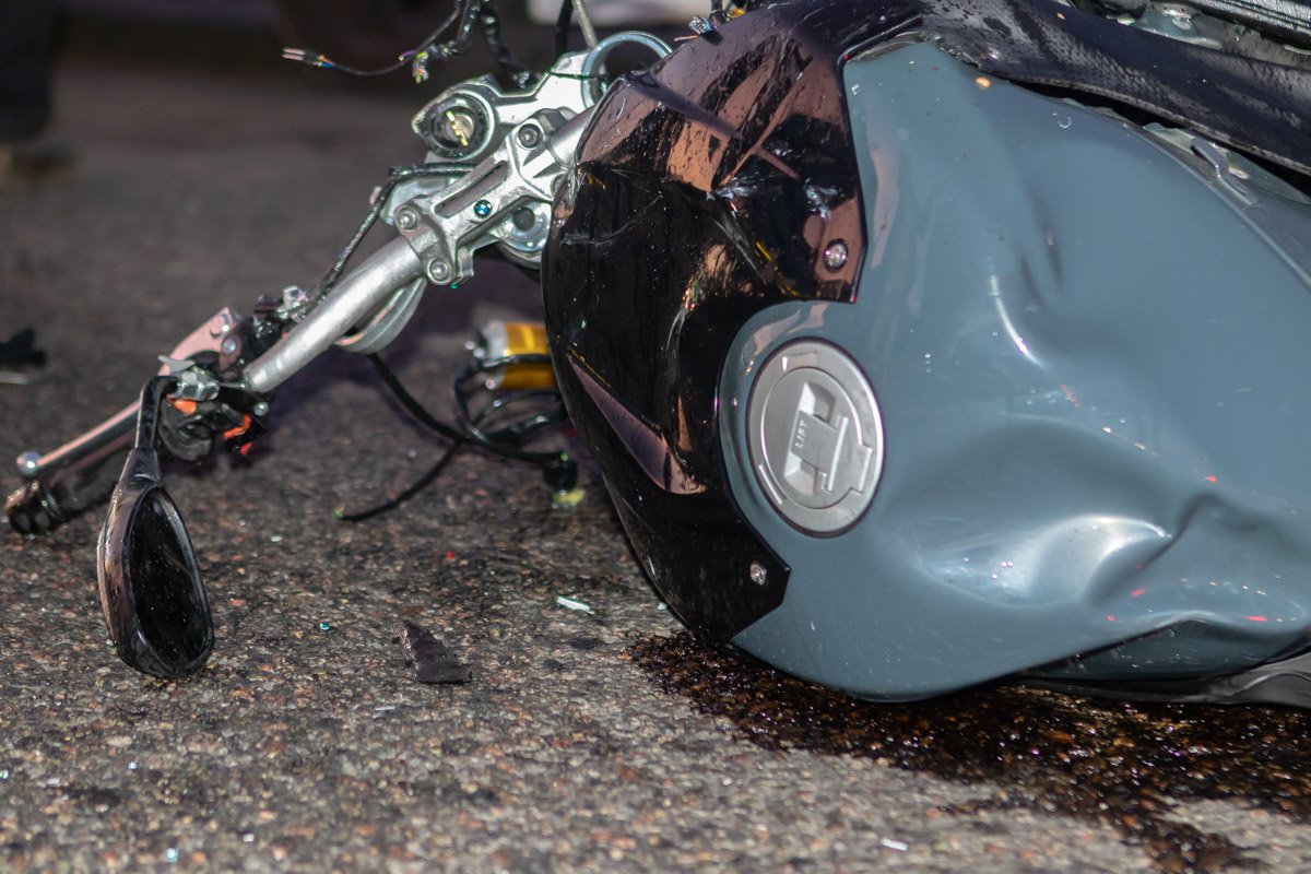 Мотоциклист на полном ходу влетел в Audi A3 Мотоциклист на полном ходу влетел в Audi A3