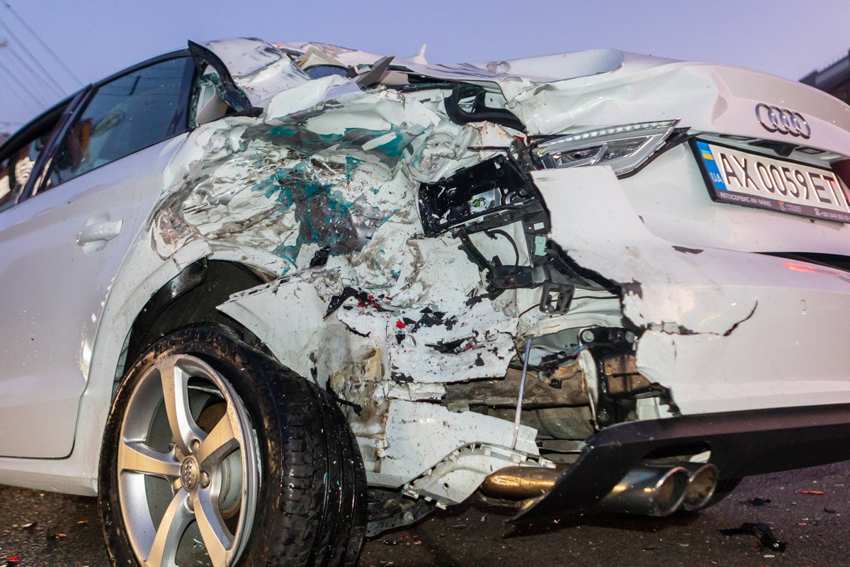 Доехав до поворота на Bartolomeo, она начала поворачивать в сторону развлекательного комплекса Доехав до поворота на Bartolomeo, она начала поворачивать в сторону развлекательного комплекса