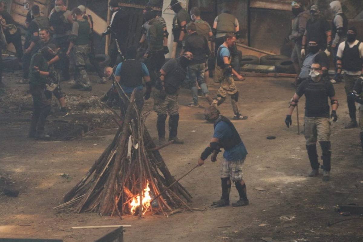 Кроме полицейских Днепропетровщины также были задействованы работники полиции Запорожской и Донецкой областей Кроме полицейских Днепропетровщины также были задействованы работники полиции Запорожской и Донецкой областей