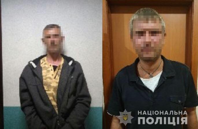 В Днепре двое напали на 20-летнего парня и пытались задушить его В Днепре двое напали на 20-летнего парня и пытались задушить его
