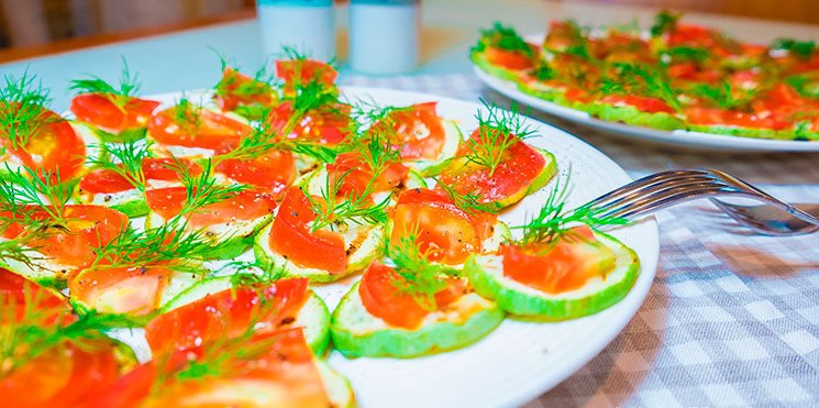 Простые и вкусные рецепты: как приготовить кабачки с помидорами и чесноком 1
