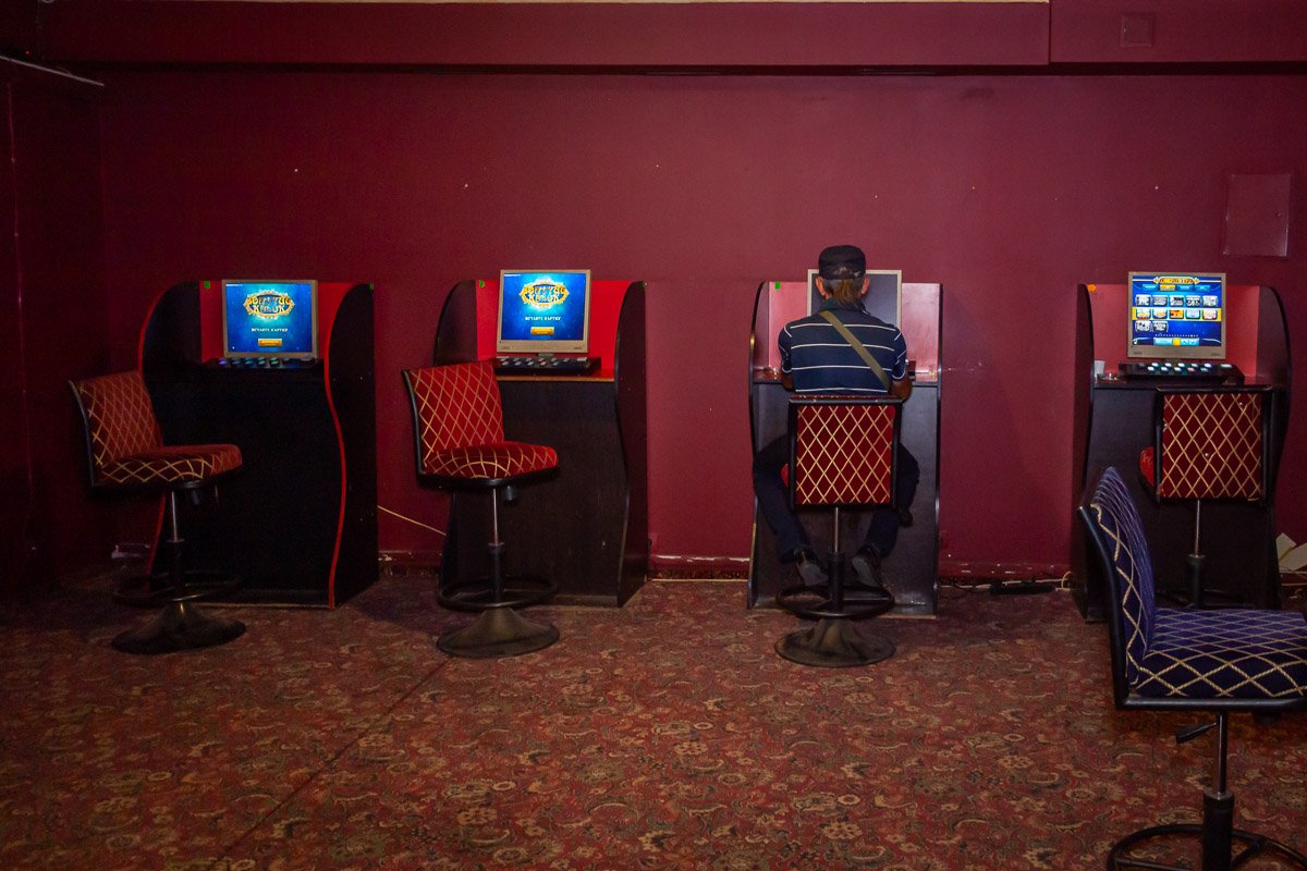 В Днепре организация "Рух Вільна Доля" активно борется с игорным бизнесом 2