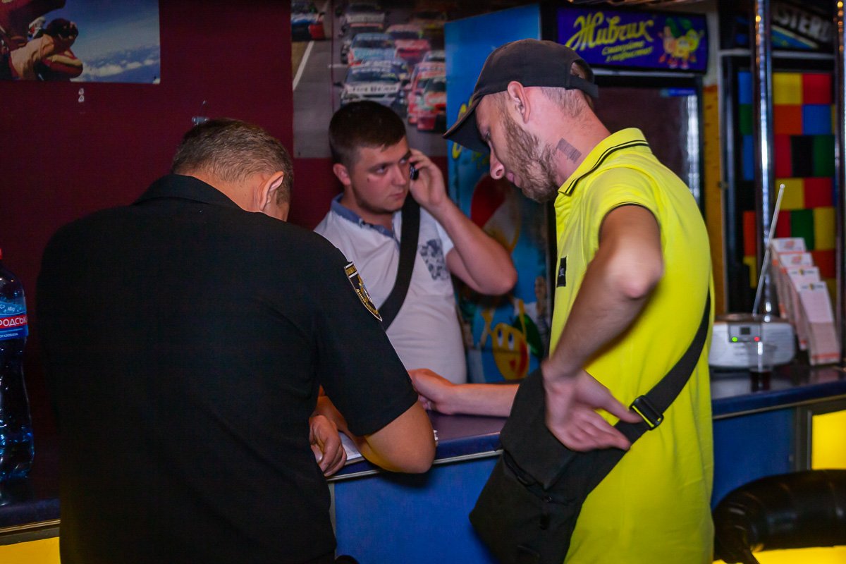 В Днепре организация "Рух Вільна Доля" активно борется с игорным бизнесом 4