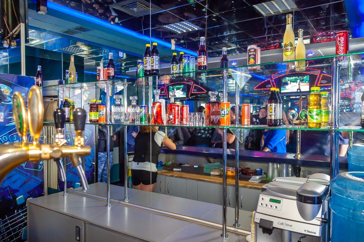 В Днепре организация "Рух Вільна Доля" активно борется с игорным бизнесом 5