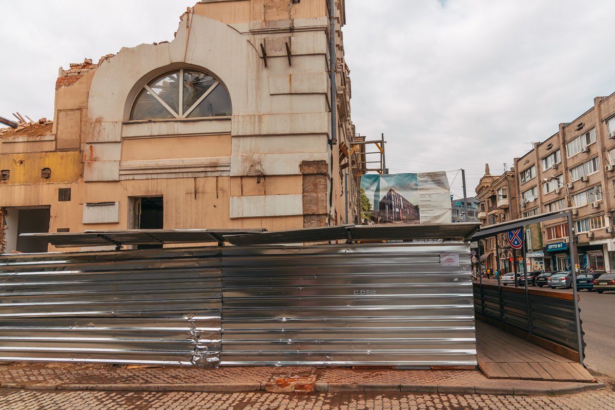 В здании, которое стояло тут раньше, останавливался Пушкин В здании, которое стояло тут раньше, останавливался Пушкин