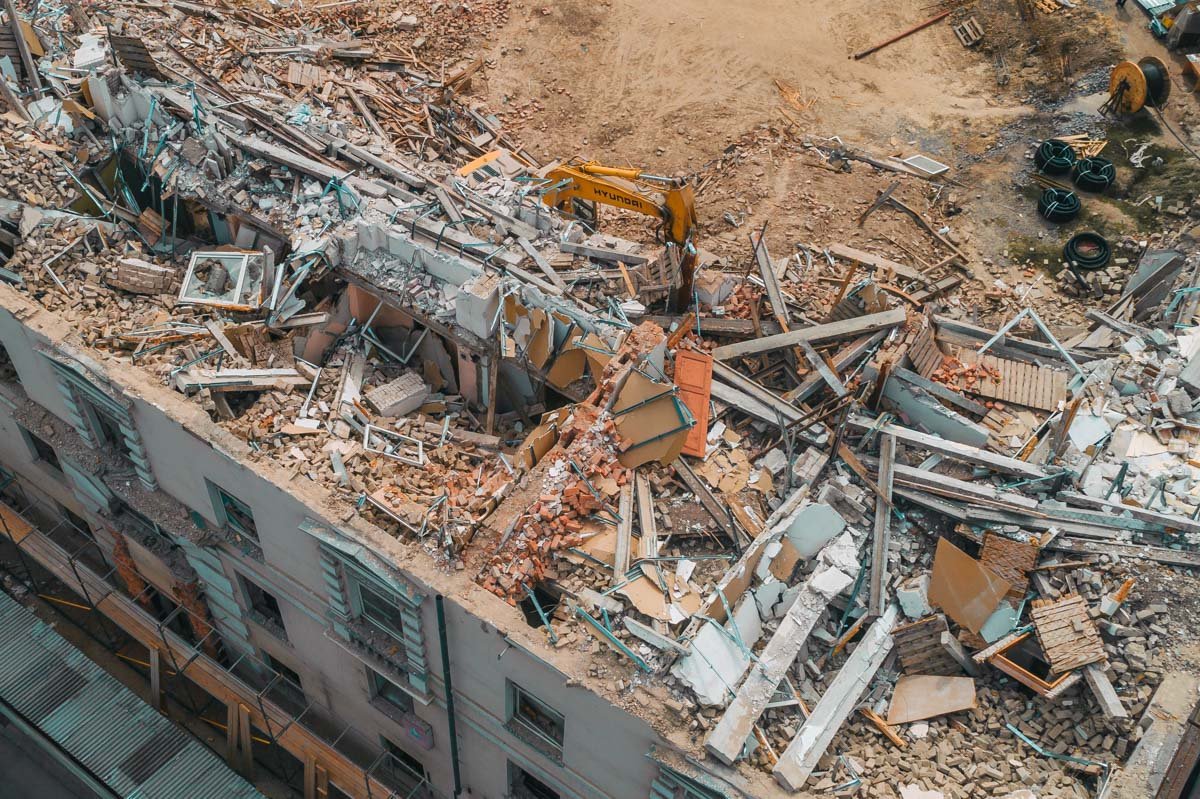 Еще недавно тут было красивое здание Еще недавно тут было красивое здание