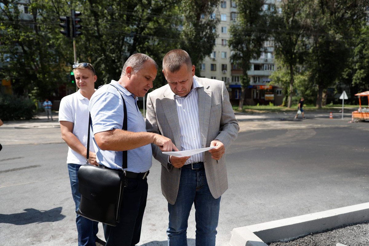 Здесь уже появились новые бордюры  Здесь уже появились новые бордюры