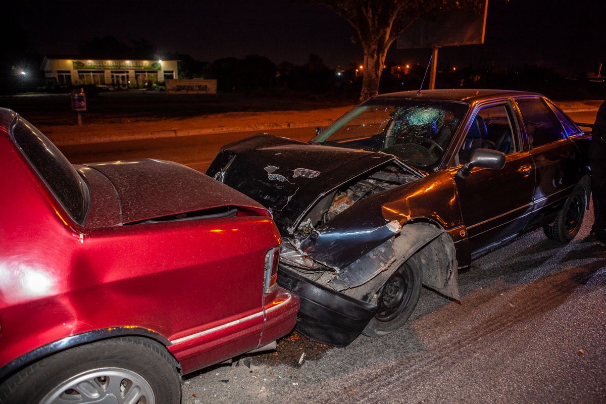 В Днепре на Донецком шоссе столкнулись: Lexus, Chrysler и Audi В Днепре на Донецком шоссе столкнулись: Lexus, Chrysler и Audi