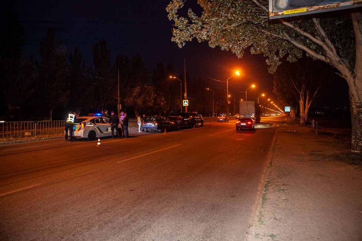 По словам полиции, Lexus двигался по Донецкому шоссе в сторону ТЦ «Караван» По словам полиции, Lexus двигался по Донецкому шоссе в сторону ТЦ «Караван»