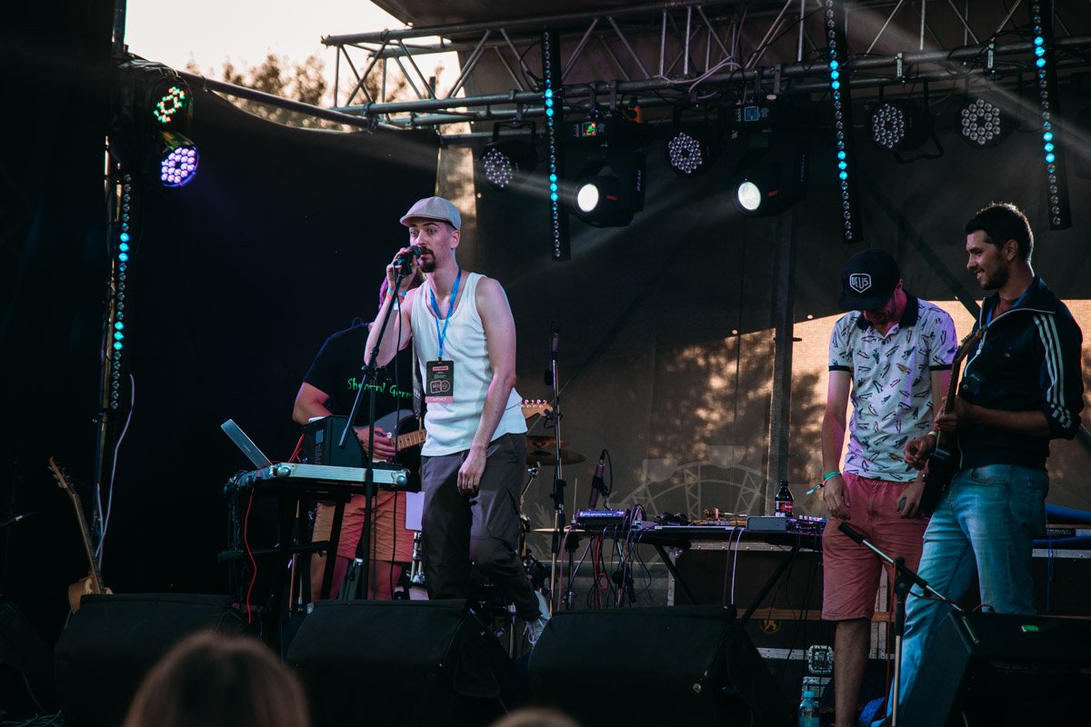 Впервые такое событие проходит на Монастырском острове в центре города - это уникальная локация для Украины