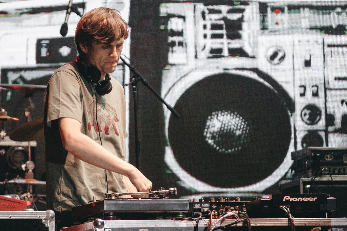 Приглашено много известных исполнителей и они все приехали