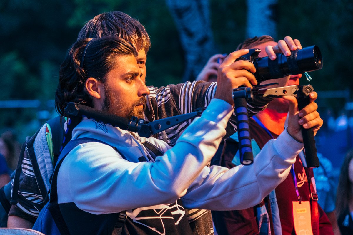 На Монастырском острове работает три сцены, одна из них, с электронной музыкой, будет действовать круглосуточно