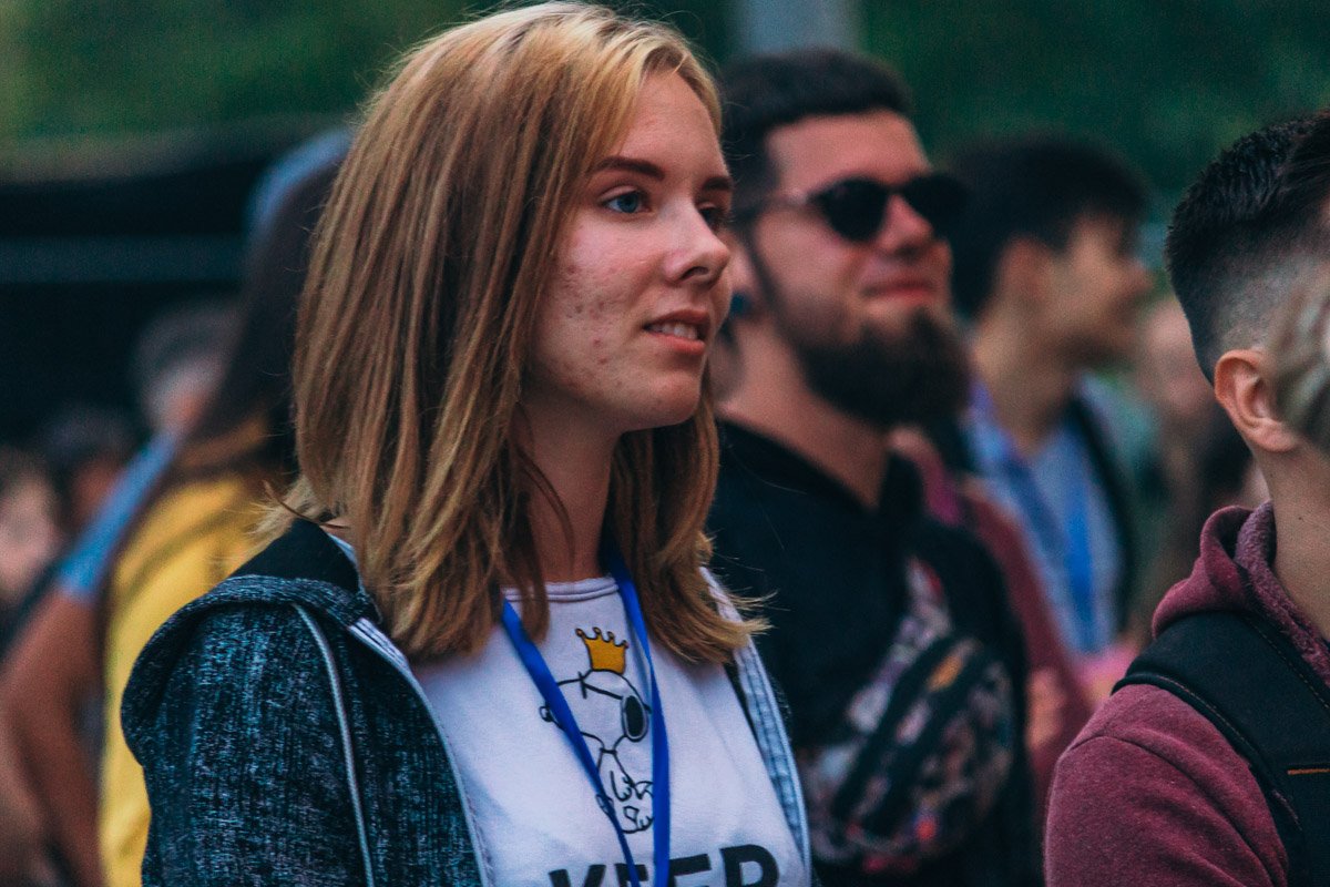 Будет доступны фотозона, бар на воде, детская и игровая зоны, мастер-классы, лаундж-зона, аттракционы, каяки и байдарки