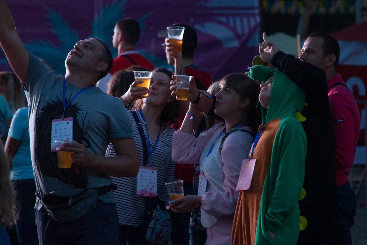 Подробное расписание всех дней фестиваля «БеzViz» можно посмотреть на официальном сайте мероприятия.