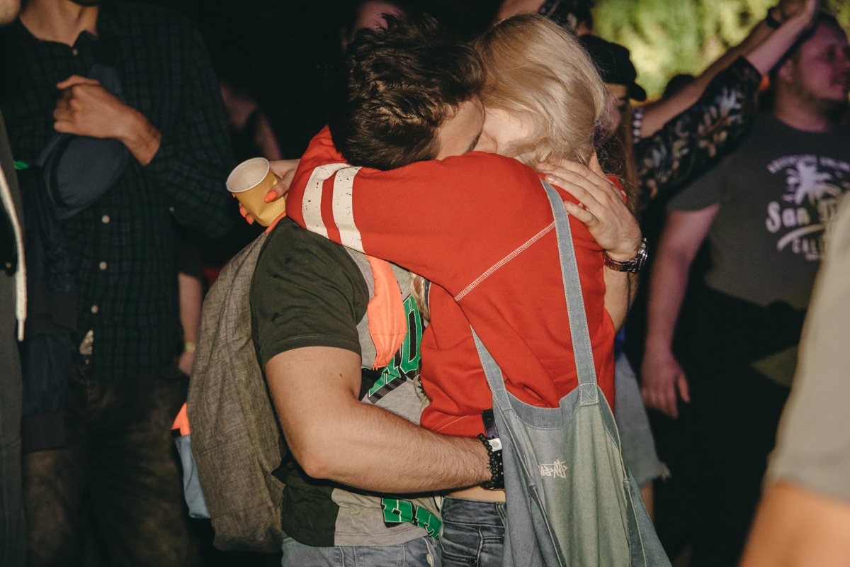 Страстный поцелуй