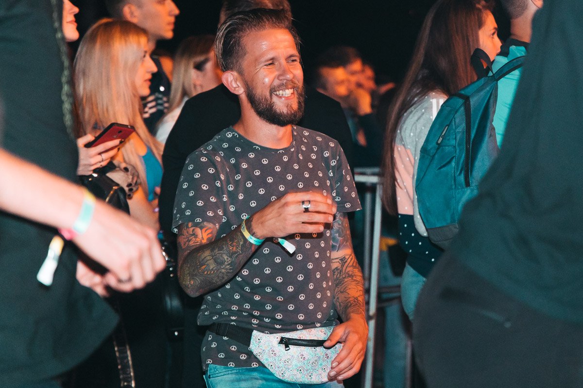 Парень очень доволен