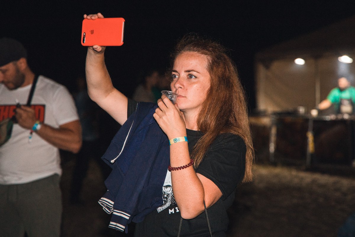 И пью и снимаю