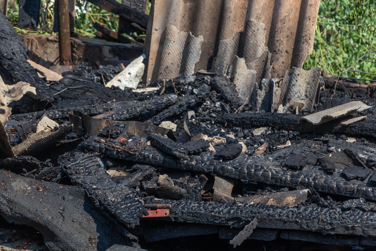 Предварительно, причиной пожара стал брошенный окурок Предварительно, причиной пожара стал брошенный окурок