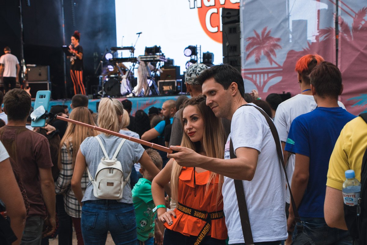 В перерывах между выступлениями