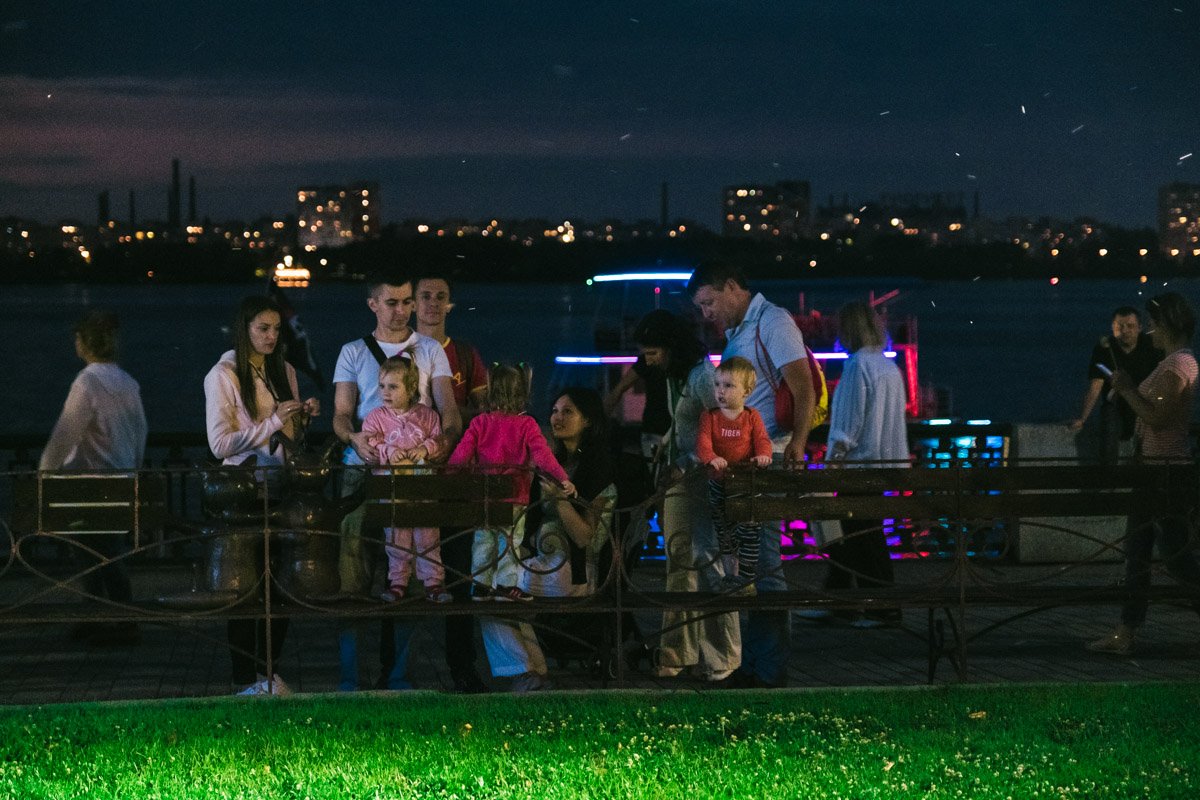 Даже дети не могли оторвать взгляд 