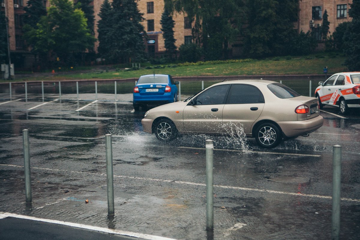 В городе объявили штормовое предупреждение В городе объявили штормовое предупреждение