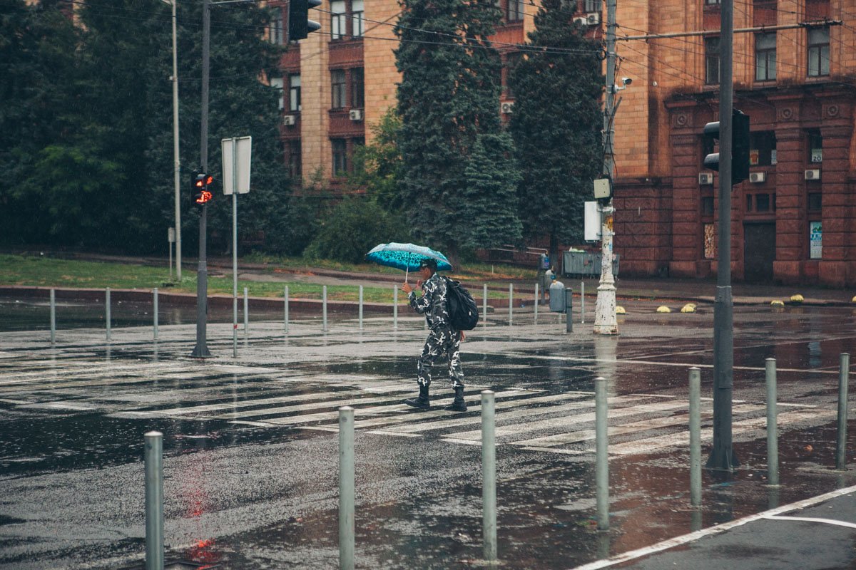 Ночью в Днепре пошел дождь, пока без шквального ветра и гроз Ночью в Днепре пошел дождь, пока без шквального ветра и гроз
