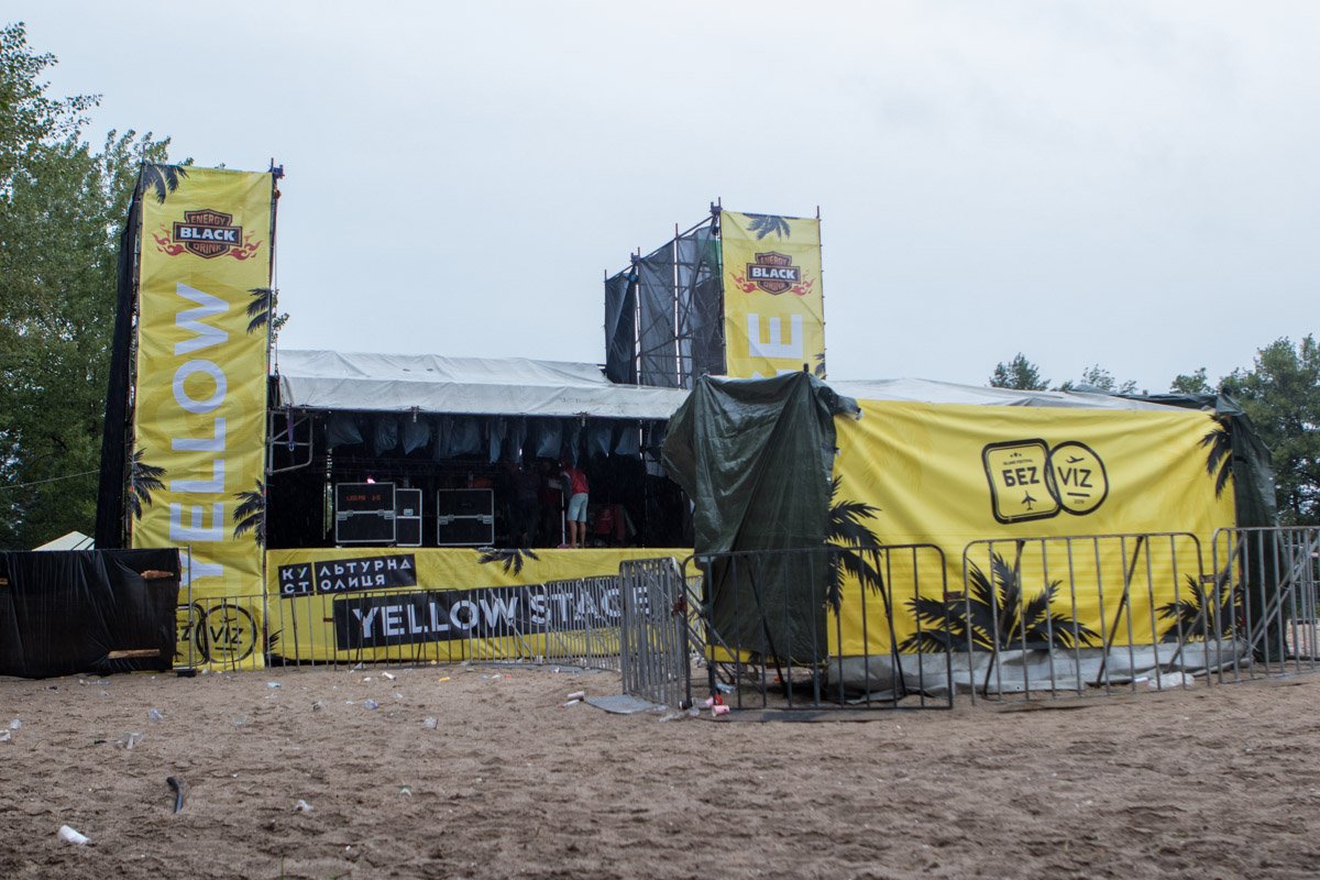 Сегодня здесь тихо и безлюдно