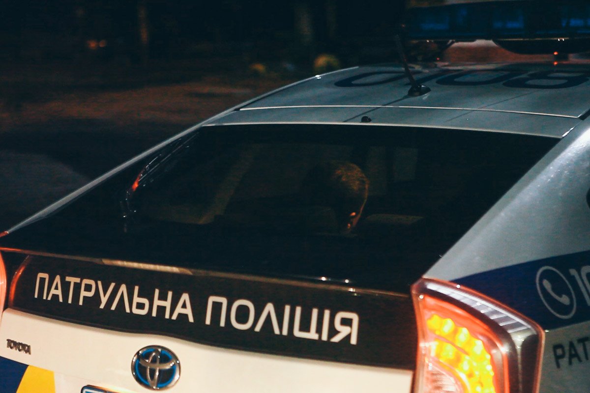 Патрульные задержали подозреваемых и вызвали следственно-оперативную группу Патрульные задержали подозреваемых и вызвали следственно-оперативную группу
