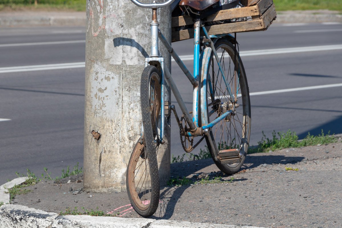 В Днепре возле ТРЦ «Караван» Geely сбил велосипедиста В Днепре возле ТРЦ «Караван» Geely сбил велосипедиста