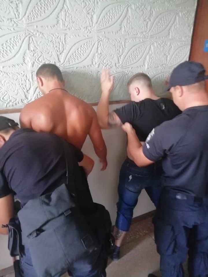 Двоим из них суд избрал меру пресечения в виду домашнего ареста, третьего, похоже, отпустят сегодня Двоим из них суд избрал меру пресечения в виду домашнего ареста, третьего, похоже, отпустят сегодня