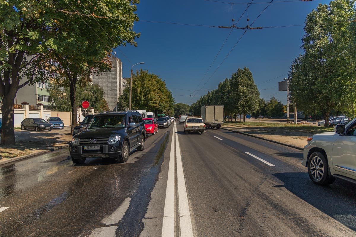 Из-за инцидента на улице Макарова образовалась большая пробка Из-за инцидента на улице Макарова образовалась большая пробка