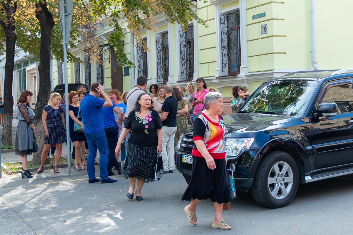 Несмотря на возможную угрозу, не все вышли из здания Несмотря на возможную угрозу, не все вышли из здания