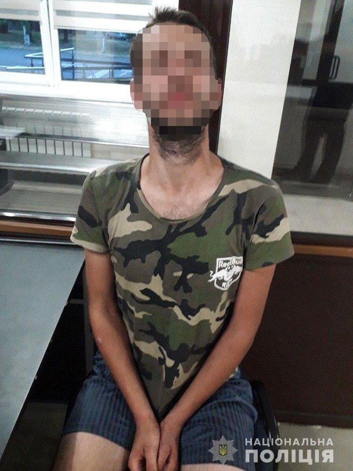 Мужчина, который вызвал полицию, позже подтвердил, что именно этот молодой человек представлялся парковщиком Мужчина, который вызвал полицию, позже подтвердил, что именно этот молодой человек представлялся парковщиком