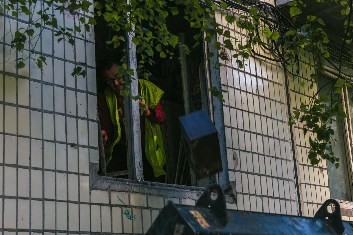 На Большой Диевской женщина заполнила квартиру мусором На Большой Диевской женщина заполнила квартиру мусором