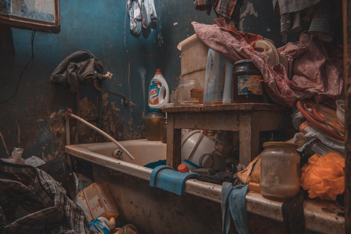 Здесь царит полная антисанитария  Здесь царит полная антисанитария