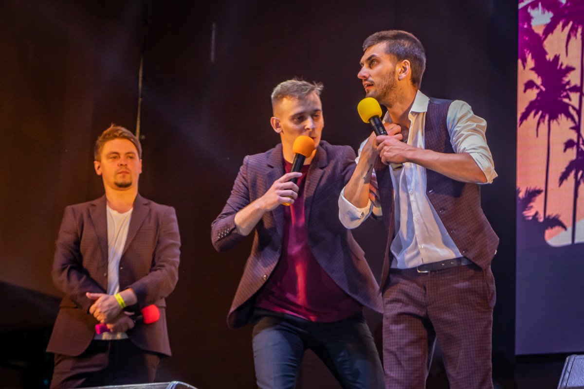 Команды много экспериментировали