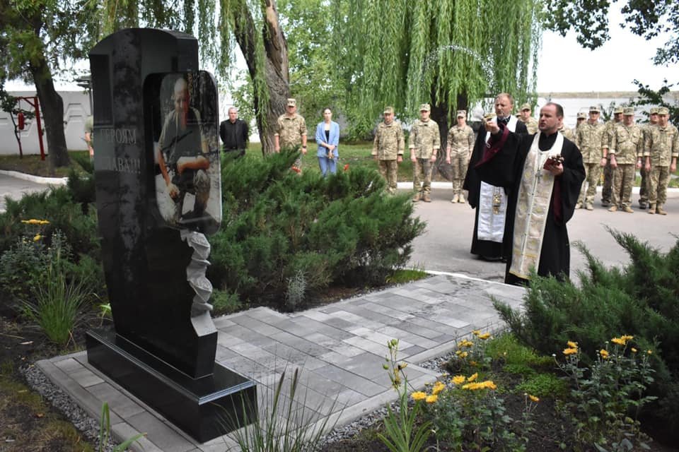 Друзья, побратимы и знакомы почтили память героя