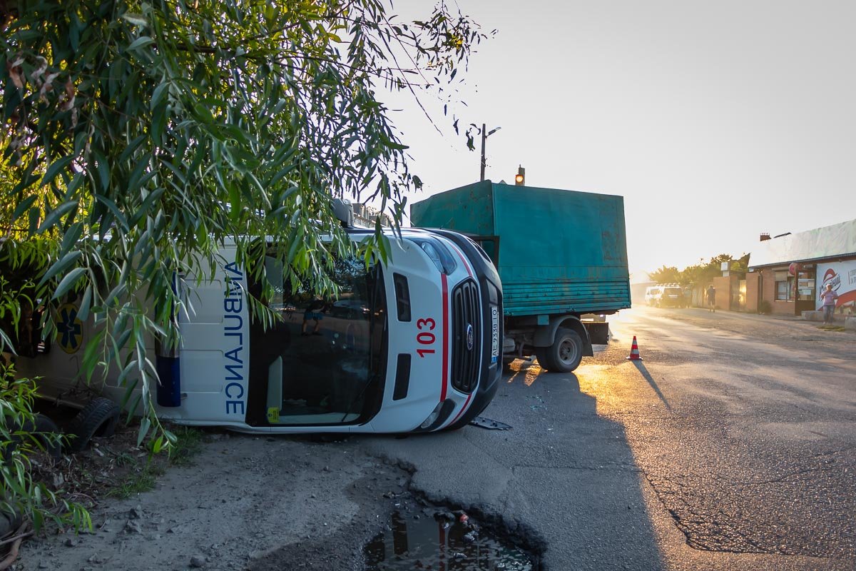 Медики спешили в больницу Медики спешили в больницу