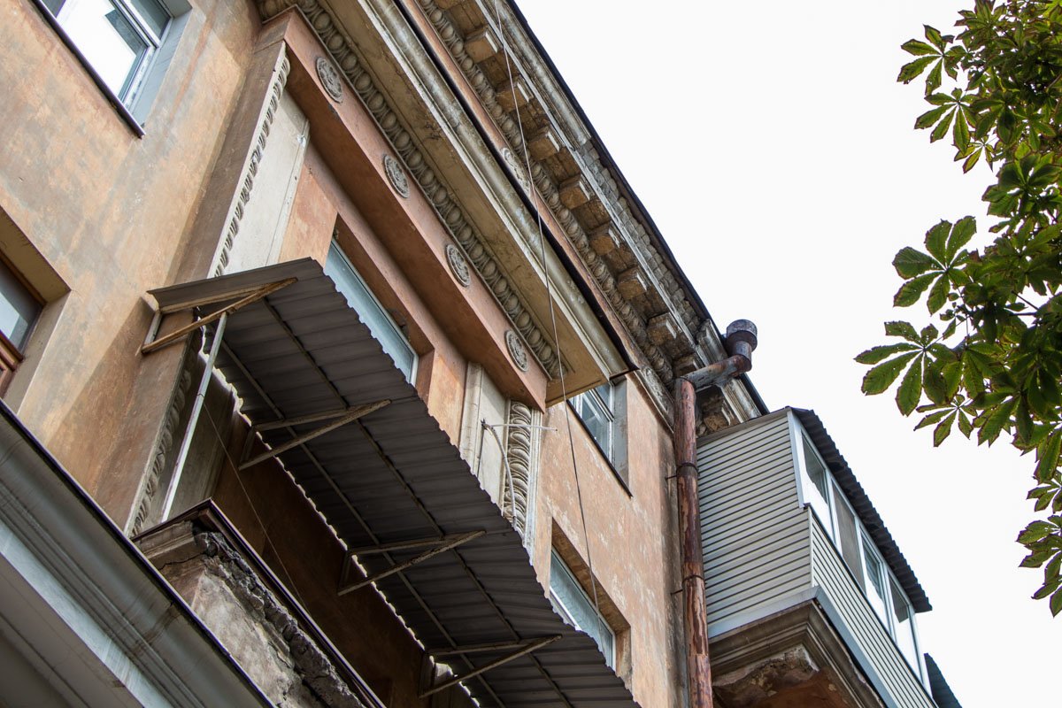 Маленький козырек принял основной удар на себя